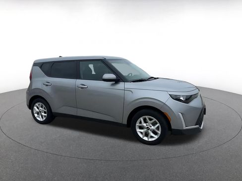Used 2025 Kia Soul LX w/ LX Technology Package image 2