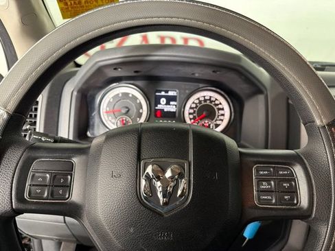 Used 2017 RAM 1500 Express RWD image 12