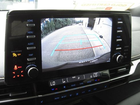 Certified 2024 Toyota Sienna XLE Woodland Edition AWD/4WD image 39