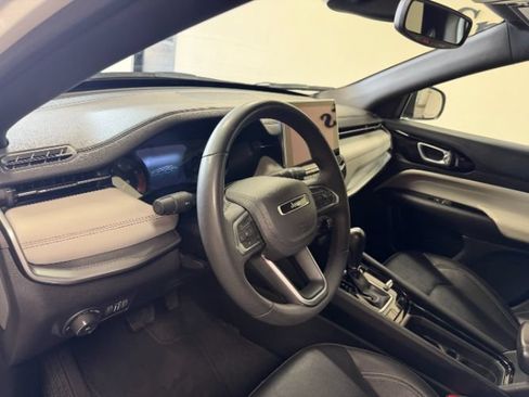 Used 2025 Jeep Compass Limited AWD/4WD image 14