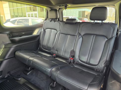 Used 2023 Jeep Wagoneer Series III w/ Convenience Group I AWD/4WD image 10