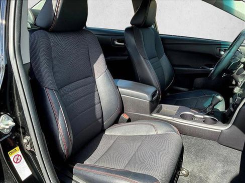 Used 2017 Toyota Camry SE image 9