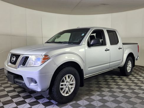 Used 2018 Nissan Frontier SV AWD/4WD image 3