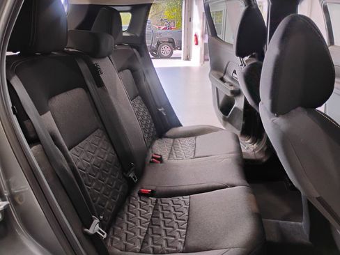 Used 2025 Nissan Kicks SV w/ SV Premium Package image 22