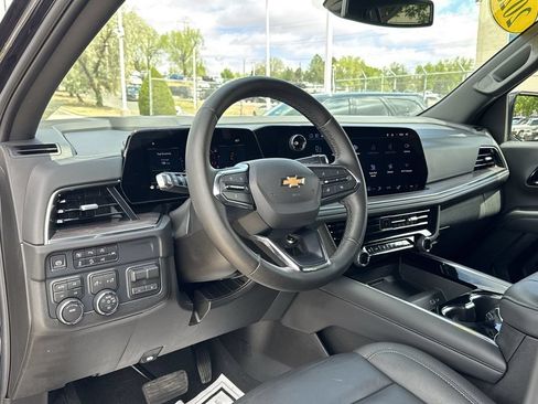 Used 2025 Chevrolet Suburban LT w/ Comfort Package AWD/4WD image 25