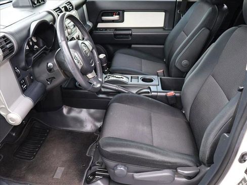 Used 2010 Toyota FJ Cruiser 4WD image 23