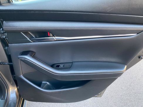 Used 2021 MAZDA MAZDA3 s FWD image 39