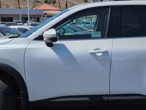 Used 2024 Nissan Pathfinder SV image 31