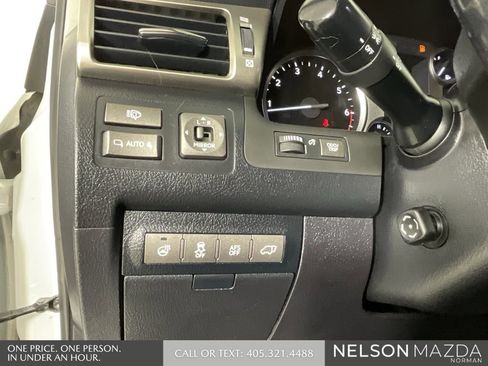 Used 2013 Lexus LX 570 4WD w/ Luxury Pkg image 36