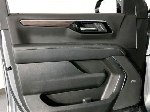 Used 2025 Chevrolet Tahoe Premier AWD/4WD image 25