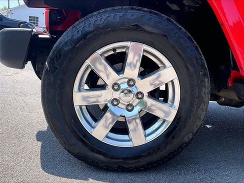Used 2015 Jeep Wrangler Unlimited Sahara w/ Connectivity Group AWD/4WD image 21