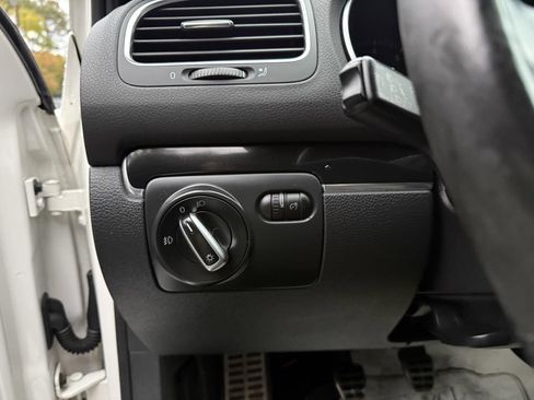 Used 2011 Volkswagen GTI Autobahn image 17