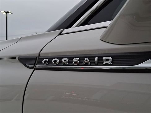 Used 2022 Lincoln Corsair AWD w/ Premium Package image 30