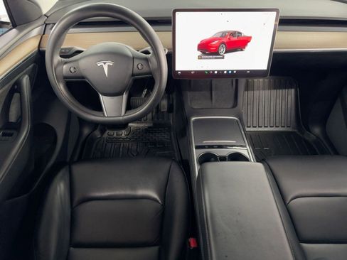 Used 2022 Tesla Model Y Long Range image 26