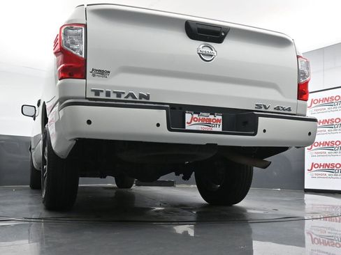 Used 2022 Nissan Titan SV image 36