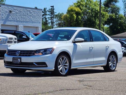Used 2019 Volkswagen Passat 2.0T Wolfsburg w/ Wheels & Sunroof Package FWD image 6