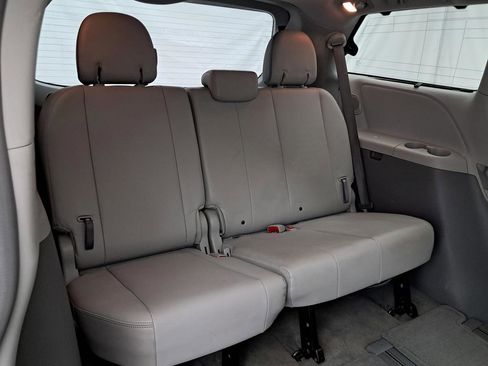 Used 2013 Toyota Sienna Limited w/ Premium Pkg image 30