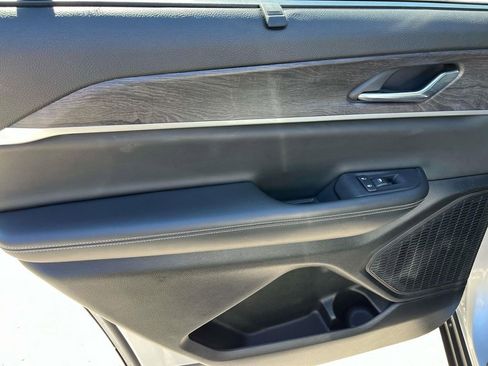 Used 2024 Jeep Grand Cherokee L Limited w/ Luxury Tech Group II image 20