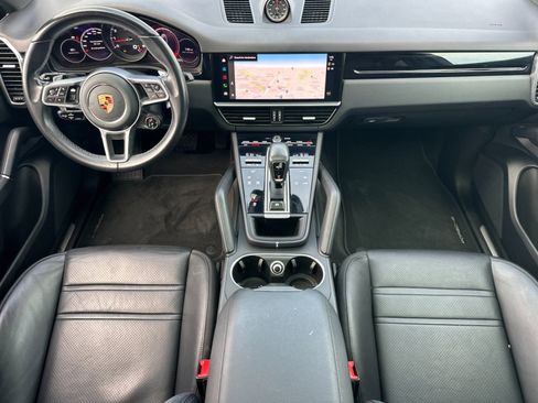 Used 2022 Porsche Cayenne Coupe image 6