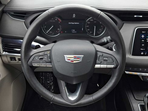 Used 2023 Cadillac XT4 Luxury w/ Cold Weather Package FWD image 21