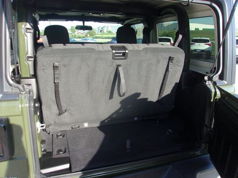 Used 2021 Jeep Wrangler Sport AWD/4WD image 13