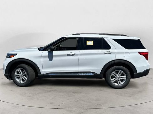 Used 2023 Ford Explorer XLT w/ Equipment Group 202A AWD/4WD image 2