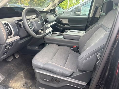 Used 2025 Ford Expedition Max Active AWD/4WD image 6