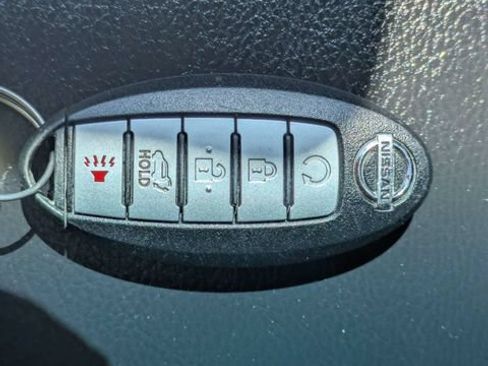 Used 2013 Nissan Pathfinder SL FWD image 33