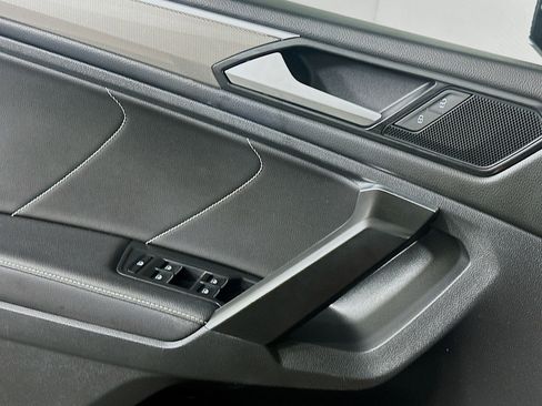 Used 2023 Volkswagen Tiguan SE R-Line image 15