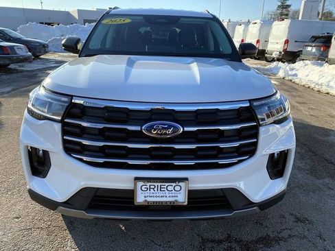 Used 2025 Ford Explorer Active w/ Active Comfort Package image 10