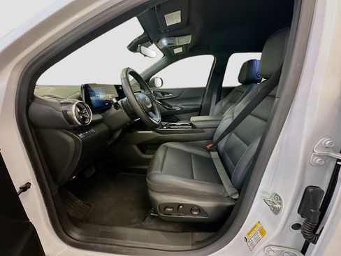 Used 2025 Chevrolet Equinox LT w/ Convenience Package II image 13