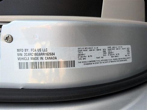Used 2024 Chrysler Pacifica Touring-L FWD image 32