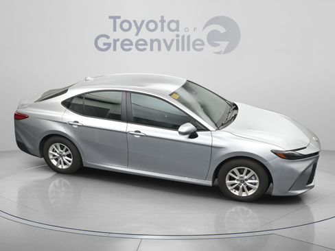 Used 2025 Toyota Camry LE FWD image 18