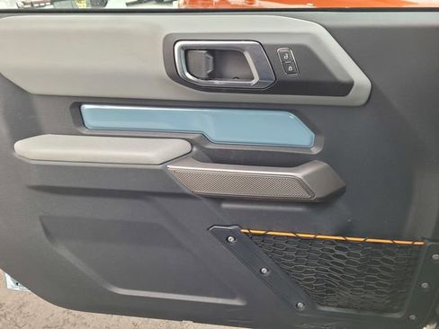 Used 2023 Ford Bronco Badlands image 15