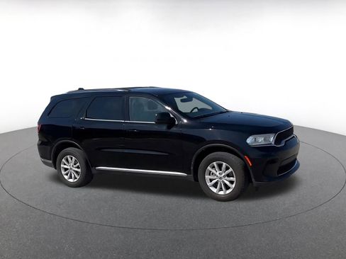 Used 2024 Dodge Durango SXT image 2