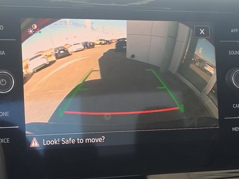 Used 2025 Volkswagen Jetta SE image 10