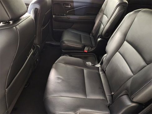 Used 2019 Honda Pilot Touring image 32