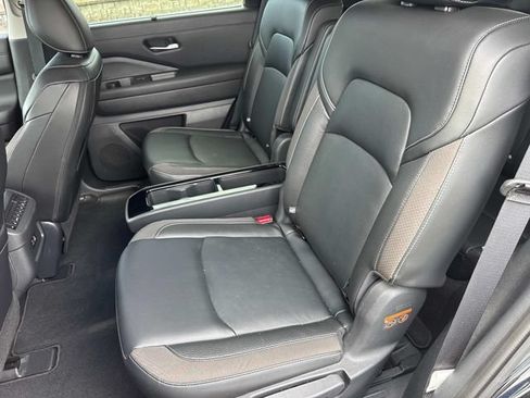 Used 2023 Nissan Pathfinder SL w/ SL Premium Package AWD/4WD image 17