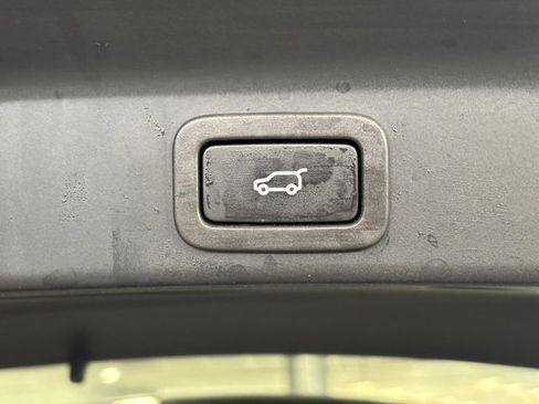 Used 2021 Jaguar F-PACE S image 40