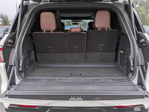 New 2025 Lincoln Navigator Reserve image 12