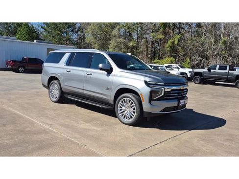 New 2026 Chevrolet Suburban LT image 2