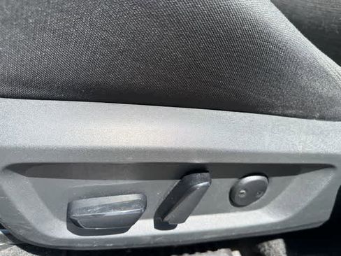 Used 2023 Nissan Rogue SV FWD image 11