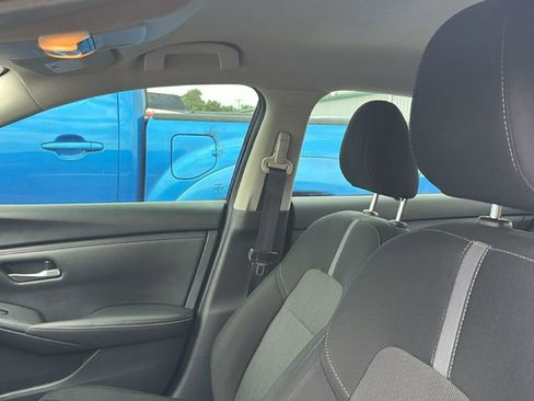 Used 2024 Nissan Sentra SV FWD image 9