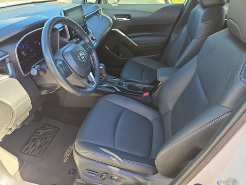 Used 2022 Toyota Corolla Cross XLE w/ Convenience Package image 15