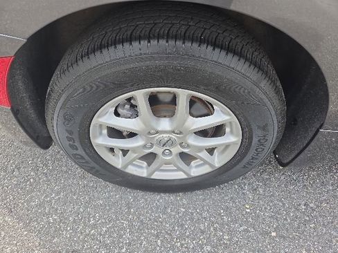 Used 2023 Chrysler Pacifica Touring-L FWD image 11