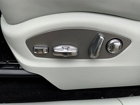 New 2025 Porsche Macan image 31