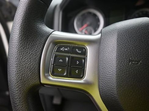 Used 2022 RAM 1500 Classic SLT AWD/4WD image 18