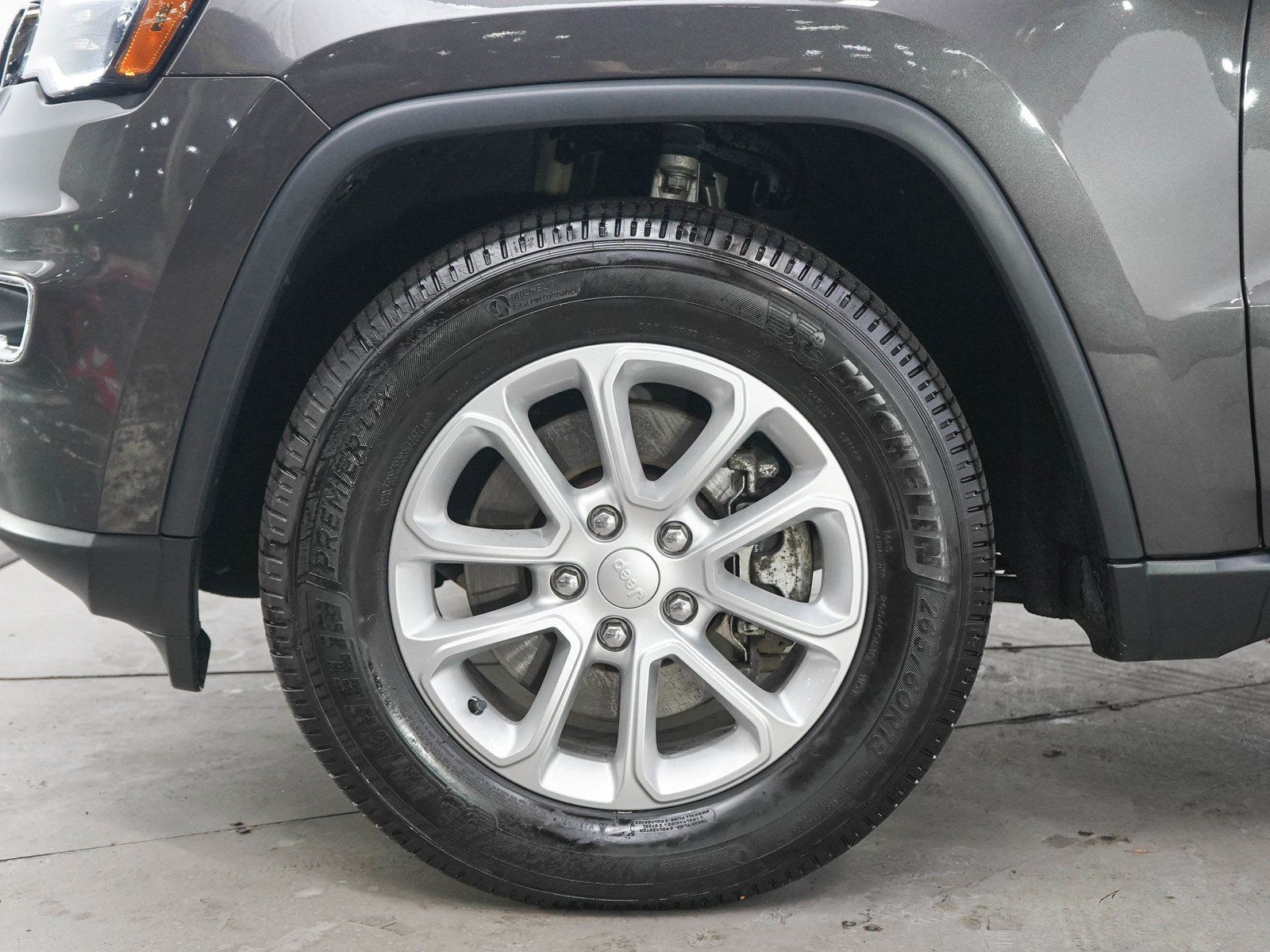 Used 2021 Jeep Grand Cherokee Laredo AWD/4WD image 29