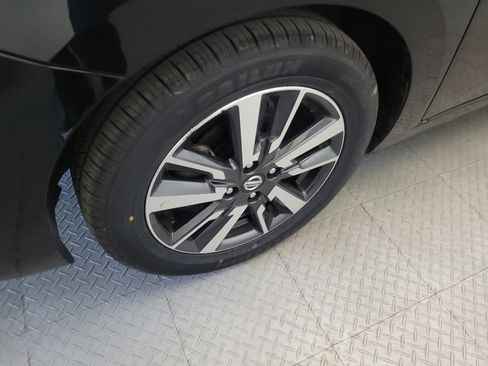 Used 2021 Nissan Versa SV FWD image 31