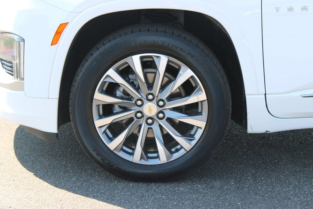 Used 2023 Chevrolet Traverse Premier FWD image 21